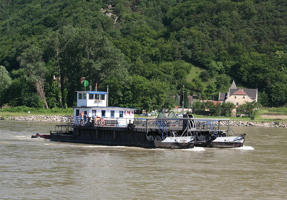 ferry Weissenkirchen (photo: Elisabeth Mandl)